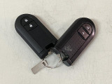 電子カードキーを携帯していれば、ドアハンドルやバックドアのリクエストスイッチを押すだけでドアの施錠・解錠が出来ます♪もちろん 遠隔操作も可能です!盗難防止のイモビライザー機能装備ですよ ☆