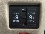 【両側パワースライドドア】両側がパワースライドドアになっており、運転席のスイッチやスマートキーでも開閉が可能です!開口部も広いので乗り降りも楽々♪