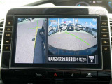 サイドブラインドモニター!!狭い道でのすれ違いで助手席側前方などの死角を減らし、壁などへの接触防止をサポートします。