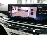 高画質の全周囲カメラが付いております。コーナーセンサーと併せてご利用いただくと駐車も楽々