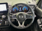 【純正革巻きステアリング】上質な革を使用することで、手にしっかり馴染みとても運転しやすいハンドルです♪