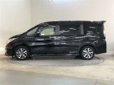 両側パワースライドドア付きだから、狭い駐車スペースなどでの 乗り降りラクラク!小さなお子さまのいるご家庭には嬉しい装備。