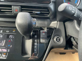 レバー操作だけでパーキングブレーキをコントロールできます。解除もワンタッチでOK!
