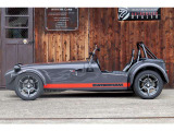 MAXパワー172ps、MAXトルク174Nmを発揮するこのパワーユニットは、軽量な車体と組み合わされることで、0-100km/h加速5秒以下、MAXスピード209km/hという優れたパフォーマンスを発揮します。(カタログ値)