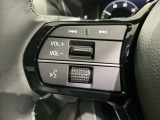 ステアリングにオーディオ操作スイッチが付いています。オーディオ画面に直接タッチしなくても操作が出来ますので、運転に集中できます。
