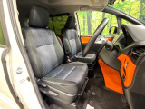 運転席シート廻りは使用感も少なく、良好な状態となっています。丁寧に使われていたことがよくわかりますね。