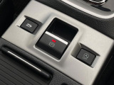 【電動パーキングブレーキ】パーキングブレーキは便利な電動式!ボタン一つで操作でき、アクセルを踏めば自動で解除されます♪レバーやペダルが無いので運転席廻りもすっきりしますね♪