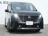 アダプティブLEDヘッドライト。フロントカメラで前方の状況を検知し対向車や先行車に眩しい思いをさせることなく必要なところだけを遠くまで照射します。