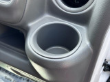 [ドリンクホルダー]お気に入りのドリンクを片手に、快適なドライブを♪