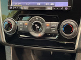 【左右独立型フルオートエアコン】運転席と助手席でそれぞれお好みの温度に設定可能。同乗者にも配慮した、快適な空調をお届け致します。