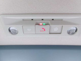 SOSコールが装備されており緊急時にこのボタンを押すと専用オペレーターに自動接続されます。(ご利用には別途費用が掛かります)