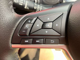 ステアリングスイッチ付きのハンドル!運転に支障をきたすことなくナビ操作が可能です!!