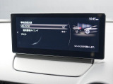 こちらのお車には先進安全装備が多数搭載されています。衝突被害を回避あるいは軽減するためのブレーキや、後方死角からの接近警報、車線逸脱を防止する警報装置など、詳しくはスタッフまでお尋ねください。