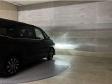 LEDヘッドランプです。十分な明るさを保ちつつも消費電力が少なく、バルブ寿命も長いのが特徴です。瞬時にMAXの光量を発揮するのもLEDならではです。