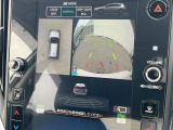 【マルチテレインモニター】車のフロントやサイドのカメラ画像を同時にモニター表示することで、悪路や狭い道を走行時でも周囲の状況確認ができ安心!本格SUVにうれしい装備です♪