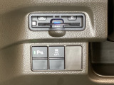 ハンドルの左下にETCがついています。高速道路の料金所の通過も楽々です。 カードの取り出しもしやすい場所についています。