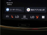 フロントシートには、シートヒーター&シートエアコンに加え、ステアリングホイール・ヒーターも装備。厳寒の地、北欧スウェーデン発祥のブランドならではのアイテムです。シートヒーターは後席にも装備しています。