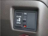 ◆片側電動スライドドア◆狭い駐車場でも乗り降りが楽々♪お子様が隣の車にドアを当ててしまう心配もございません!小さなお子様連れの方もこれで安心。