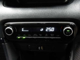 車内の温度管理に便利なオートエアコン☆