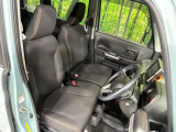 運転席シート廻りは使用感も少なく、良好な状態となっています。丁寧に使われていたことがよくわかりますね。
