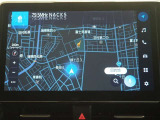 ディスプレイオーディオ(コネクティッドナビ対応)PLUS搭載。T-Connectご契約で2028年8月まで無償で利用できるナビ(期限到来後は有償)と、解約後も利用できる車載ナビが搭載されています。