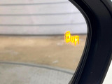 【ブラインドスポットモニター】走行中、ドアミラーの死角になりやすい箇所に後続車が接近するとサイドミラーのレンズに警告を表示!ドライバーに注意喚起をしてくれます。