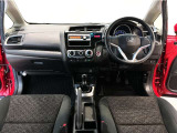 【前方視界】開放的な前方視界!運転がしやすく疲れにくいです♪窓が大きく、見通しがとっても良いおクルマですよ♪