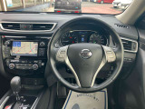 使いやすく安全な操作性と良好な視界を実現した運転席!
