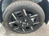 純正アルミホイール付!鉄ホイールと違って軽いので燃費・電費にも影響してきます。ガソリンの高騰に少しは貢献します!