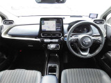 【運転席・インパネまわり】ハンドル・シート・フロアーなど隅々までプロによるクリーニング済み☆彡キレイな車内でドライブが一層快適にお楽しみいただけます!!