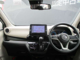 フロントガラスが広く視界が広々としているので、運転がとてもし易いです