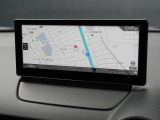 マツダコネクトの8.8インチワイドセンターディスプレイです。『Android Auto』『Apple CarPlay』や独自のコネクテッドサービスに対応したインターフェイスシステムです。