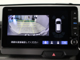 【バックカメラ】シフトを「R」の位置に入れると、自動的に画面がカメラ映像に切り替わり後方の視界をサポートする必須装備です!