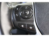 運転中に手を離さなくてもオーディオ操作やマルチインフォメーションディスプレイ内の表示切替が出来るステアリングスイッチ付です。走行中に視線を逸らさず出来る手元操作は安全運転につながります。
