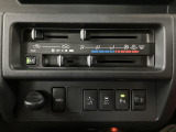 ご納車までに、弊社サービススタッフによる点検整備を行い、バッテリー、エンジンオイル、オイルエレメント、ワイパーゴムを交換し、ブレーキを分解、摩耗等を確認、必要であれば交換、安心してお乗りいただけます!