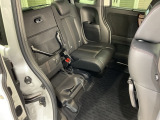 後席をはね上げれば、「もうひとつの荷室」が生まれます。