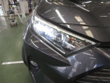 精悍な3灯式LEDランプ+LEDクリアランスランプ+LEDデイライト(オートレベリング機能付)