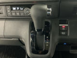 オートマチックシフトレバーは、手になじみ操作しやすい形状で安全運転にもつながります♪