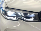 ●LEDヘッドライト:夜間走行時も良好な視界を確保し安心して運転できる高輝度LEDヘッドライトを装備!点灯速度が早く、消費電力も抑えられています。