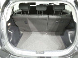 後部座席を倒せば大きなものや長さのある荷物もしっかりと積み込めます。