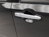 愛知ダイハツのお店では、ダイハツ車を知り尽くしたプロフェッショナルなサービススタッフが、専用の診断機器を使って各システムを点検しております。