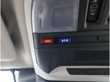 専用ボタンでコールセンターへ接続。状況に応じて緊急車両の要請やロードサービスの取次ぎを行います。重大事故の際は自動的にコールセンターにつながり、緊急車両やドクターヘリを要請します。(要申込)