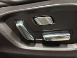 【パワーシート】電動でシートポジションの変更が可能です。手動式より細かくシート設定が可能ですのでより快適な姿勢でドライブを楽しんで頂けるでしょう。