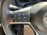 ステアリングスイッチ付きのハンドル!運転に支障をきたすことなくナビ操作が可能です!!