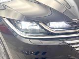 ●LEDヘッドライト:夜間走行時も良好な視界を確保し安心して運転できる高輝度LEDヘッドライトを装備!点灯速度が早く、消費電力も抑えられています。