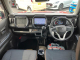 【インパネシフト】足元が広々☆運転席から助手席への移動も楽にできちゃいます