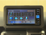 Bluetooth対応、CD/DVD再生機能付き。お好きな音楽を聴きながらのドライブは楽しいですよね〜♪