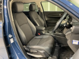 乗降がしやすい運転席。高さが調節できて小柄な方でも運転しやすいポジションをとることができます。