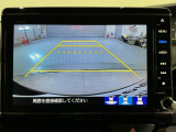 リバースギアに入れるだけで後方の表示へ切り替わります。夜間や雨の日の駐車も楽になりますよ。