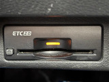 【ETC2.0(DSRC)】ETCカードを挿入すれば料金所はノンストップで通過できます。ETC限定の割引や、高速道路の情報提供サービスを利用できます。